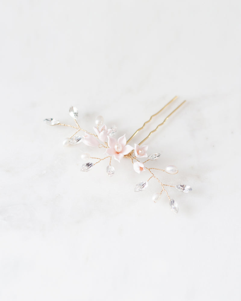 A close up view of Belle Fleur Hair Pin showcasing its blush flowers, pearls and crystals.