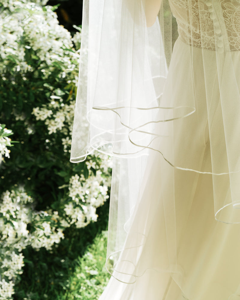 Details of the Calla fingertip ribbon wedding veil