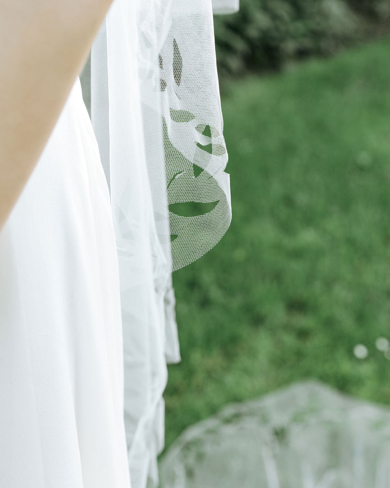 details of the cascading leaves bridal veil