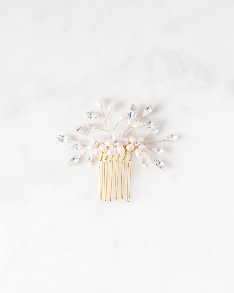 Flatlay of the Delicate Comb in gold with pearls and crystal.