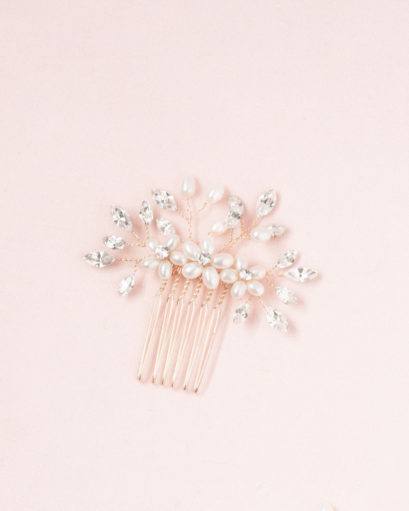 Flatlay of the Delicate Comb in rose gold with pearls and crystal.