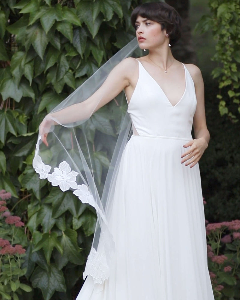 Hibiscus Floral Lace Veil Atelier Elise Hibiscus Floral Lace Veil Atelier Elise