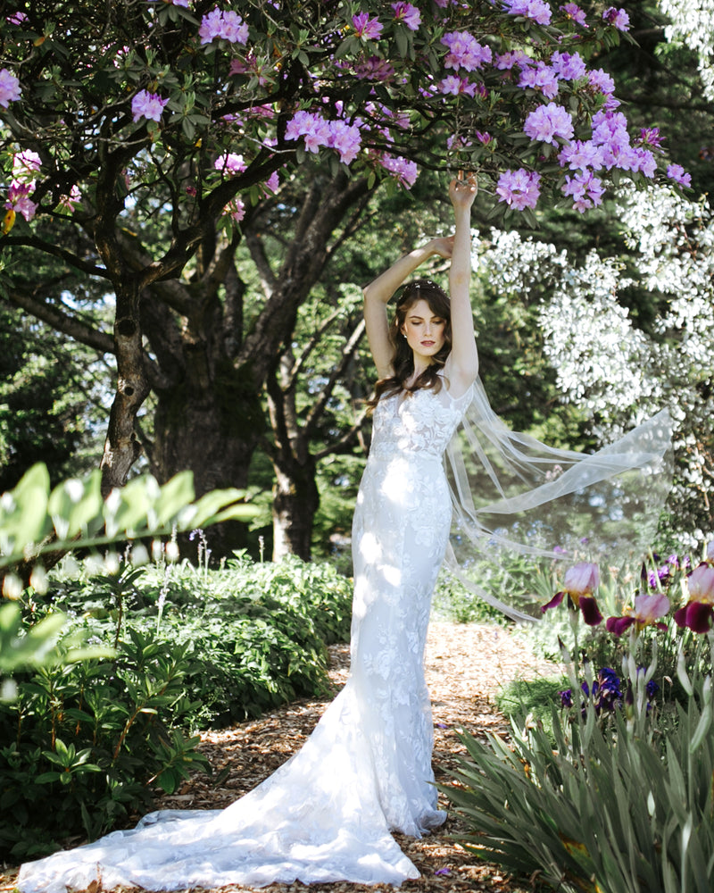 model wearing lily short plain wedding veil