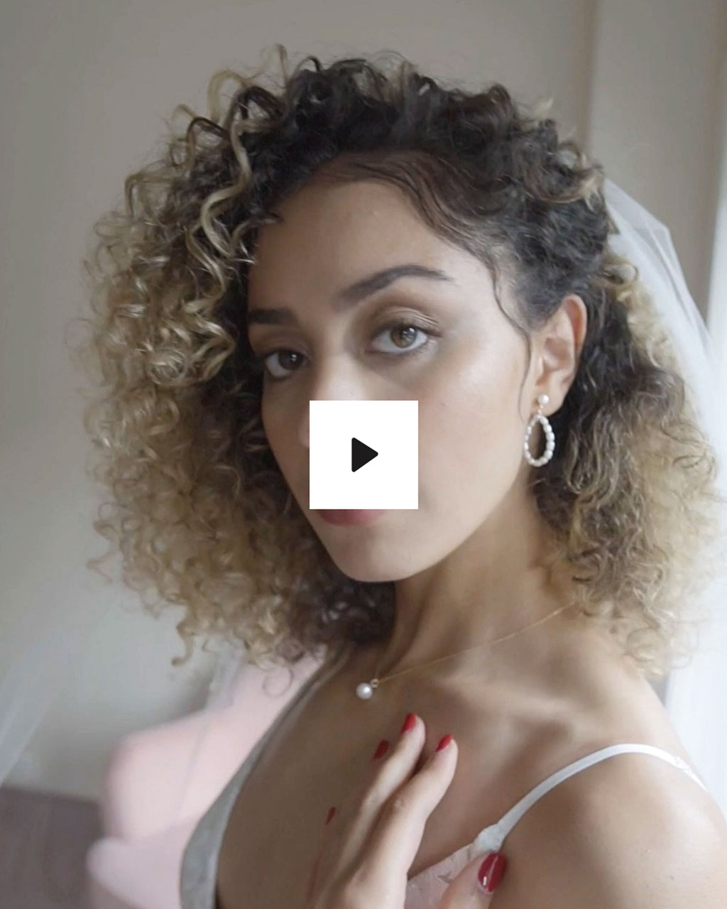Video of a bride wearing the Mira Pearl Earrings with the Moondrop round pearl necklace.