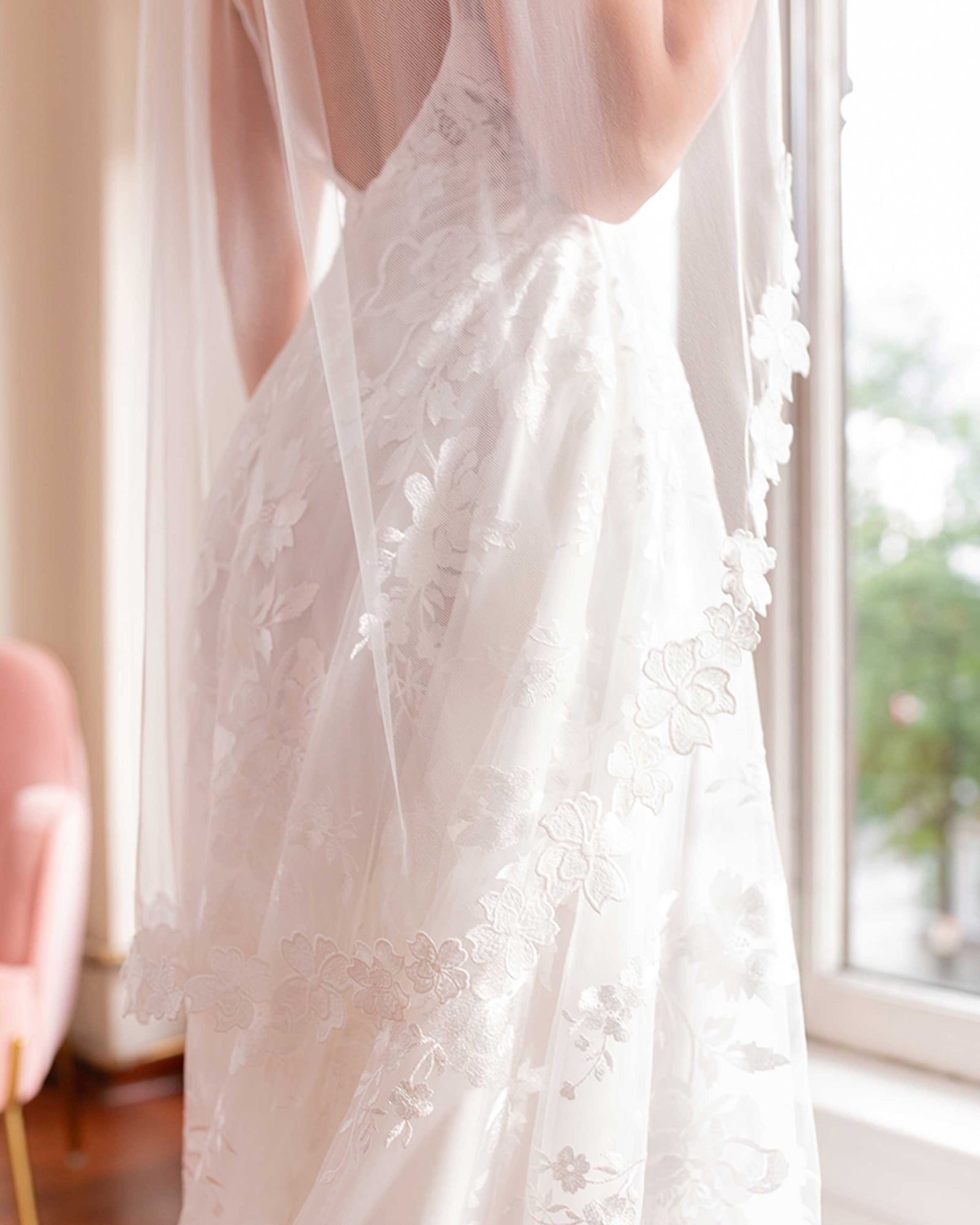 Wildflower Floral Lace Fingertip Veil – Atelier Elise display picture 3